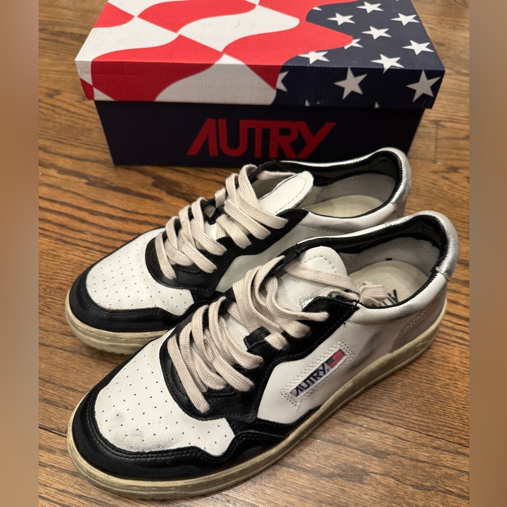 AUTRY SNEAKERS MEDALIST LOW SUPER VINTAGE IN WHITE BLACK SILVER LEATHER, 44–NWT - Picture 5 of 16